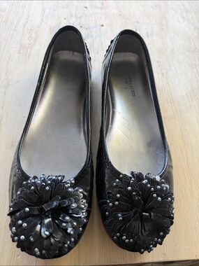 Anne Klein Black Floral Pom Ballet Flats